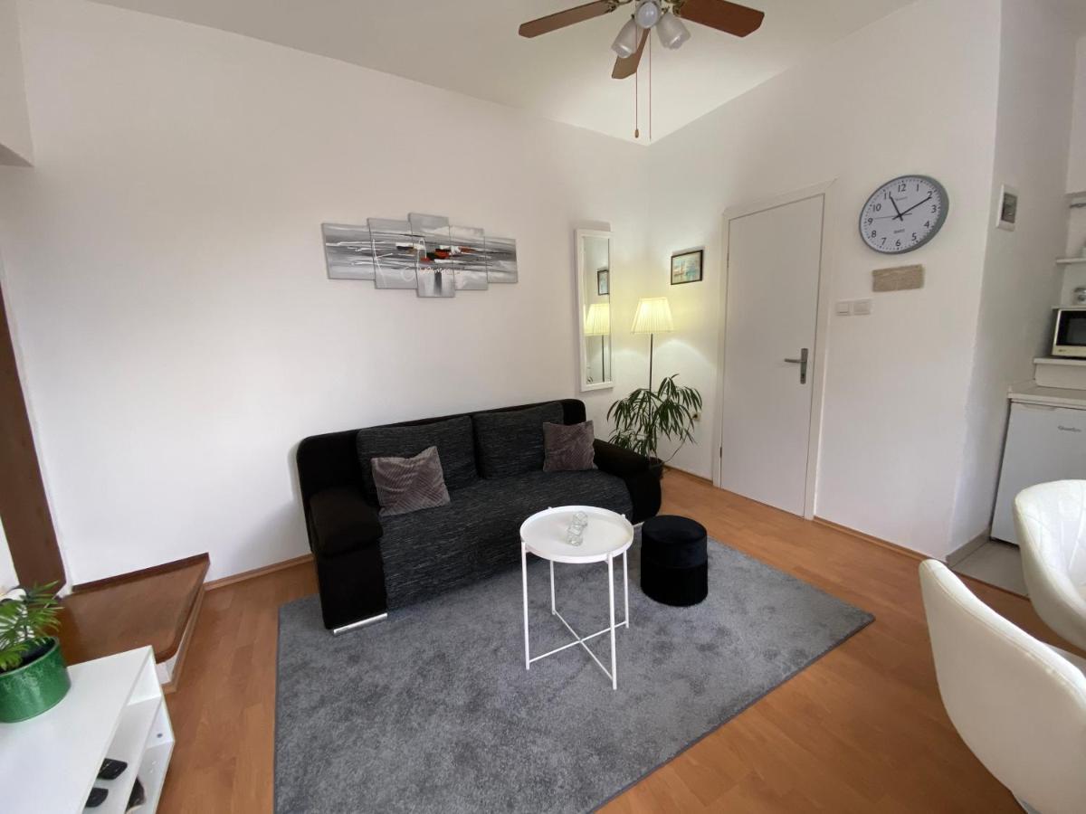 Apartment Andreja Сен Екстериор снимка